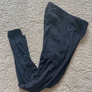 Lululemon size 2 leggings zipper pocket